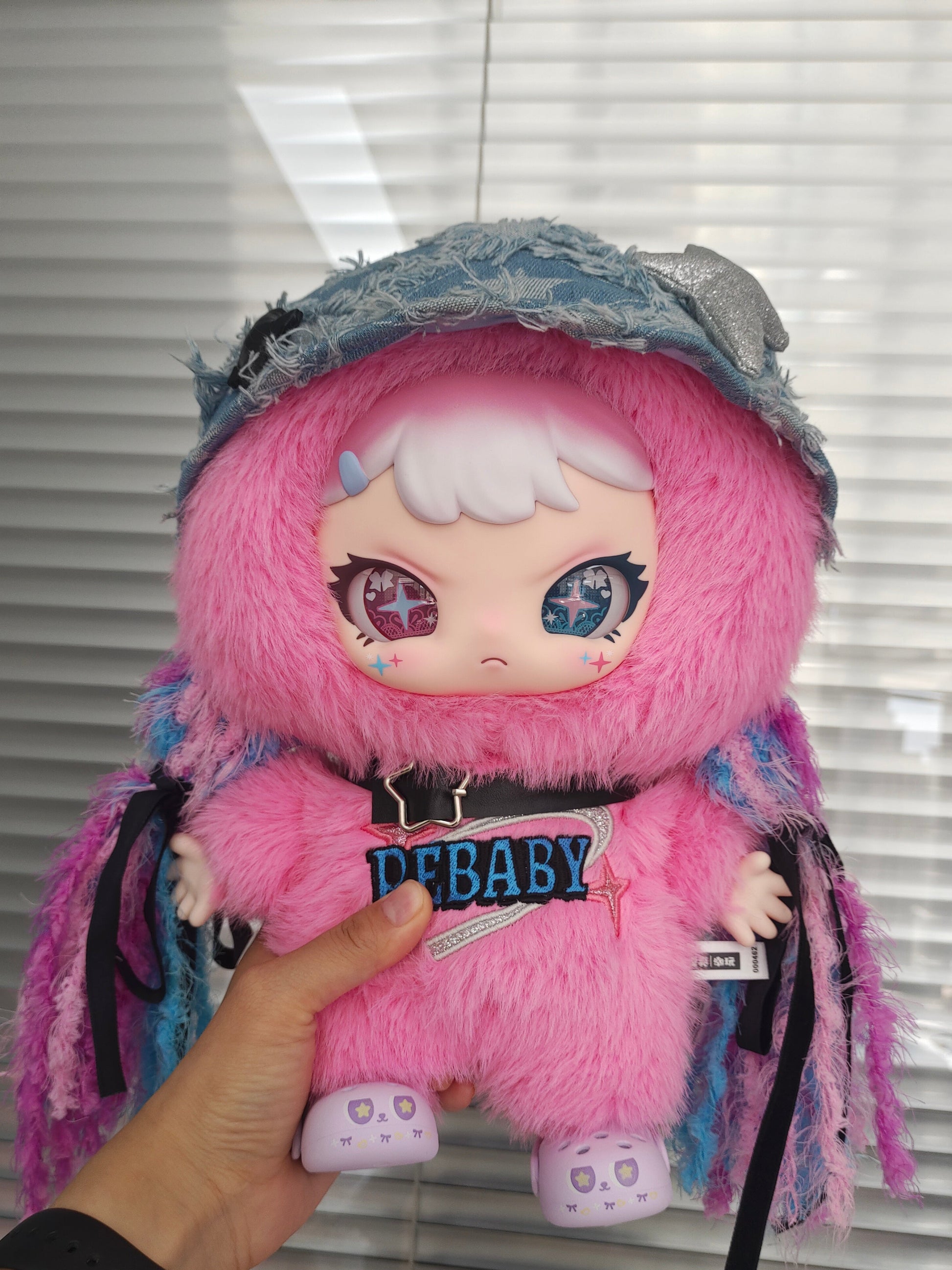Sweet & Edgy Vibes! Rebaby “Young Miss” 400 Plush Doll｜Pink Fluff, Heterochromatic Eyes & Major Cool-Cute Energy ✨
